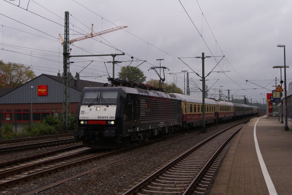 189 204 mit dem D13290 (SVG Sonderzug) aus Stuttgart nach Gelsenkirchen in Dsseldorf-Eller am 16.10.2010 Gre an den Tf ;-)