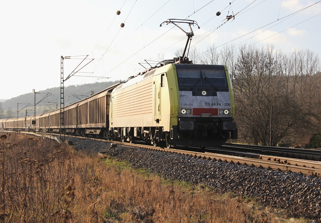 189 206 (ES 64 F4-206) mit H-Wagenzug in Fahrtrichtung Norden. Aufgenommen am 15.01.2012 bei Mecklar.