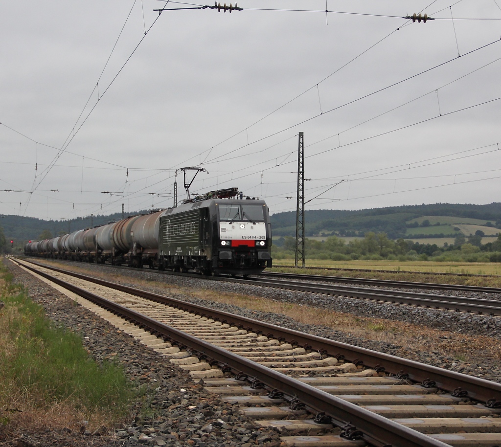 189 209 (ES 64 F4-209) der CTL Logistics mit Kesselwagenzug in Fahrtrichtung Sden. Aufgenommen am 03.07.2011 in Mecklar.