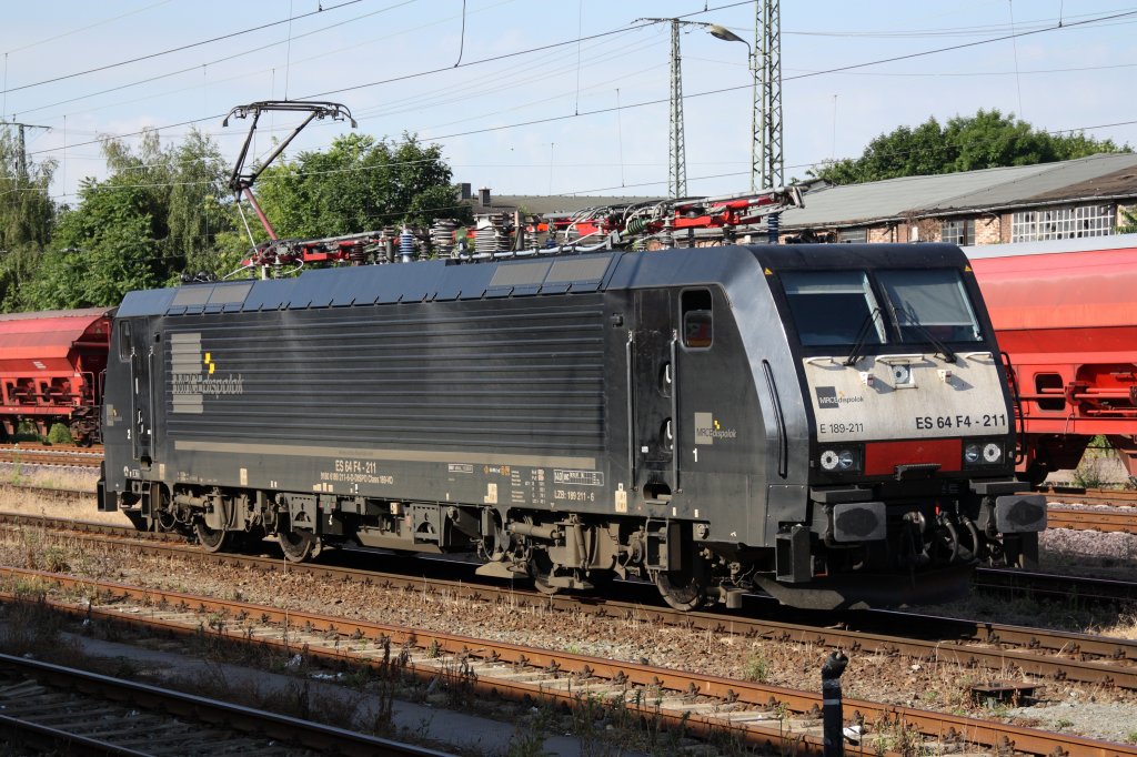 189 211-6 wartet in Magdeburg Hbf auf die Weiterfahrt in Richtung Magdeburg-Neustadt. Fotografiert am 07.07.2010. 