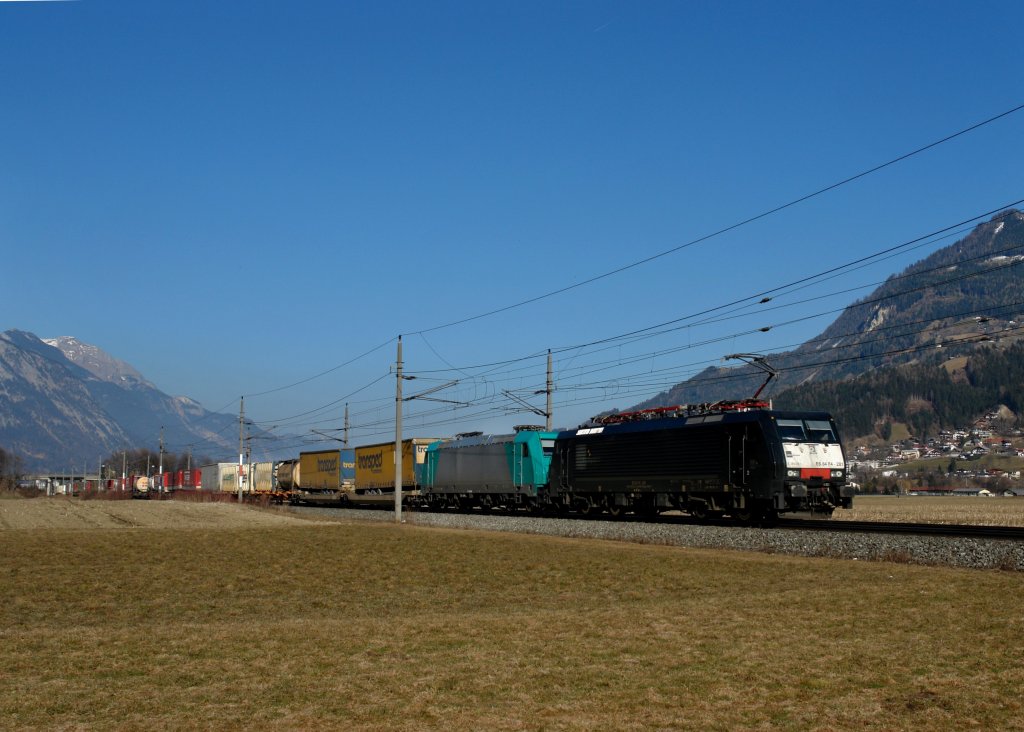 189 281 + 185 61x mit DGS 43101 am 08.03.2011 unterwegs bei Vomp.
