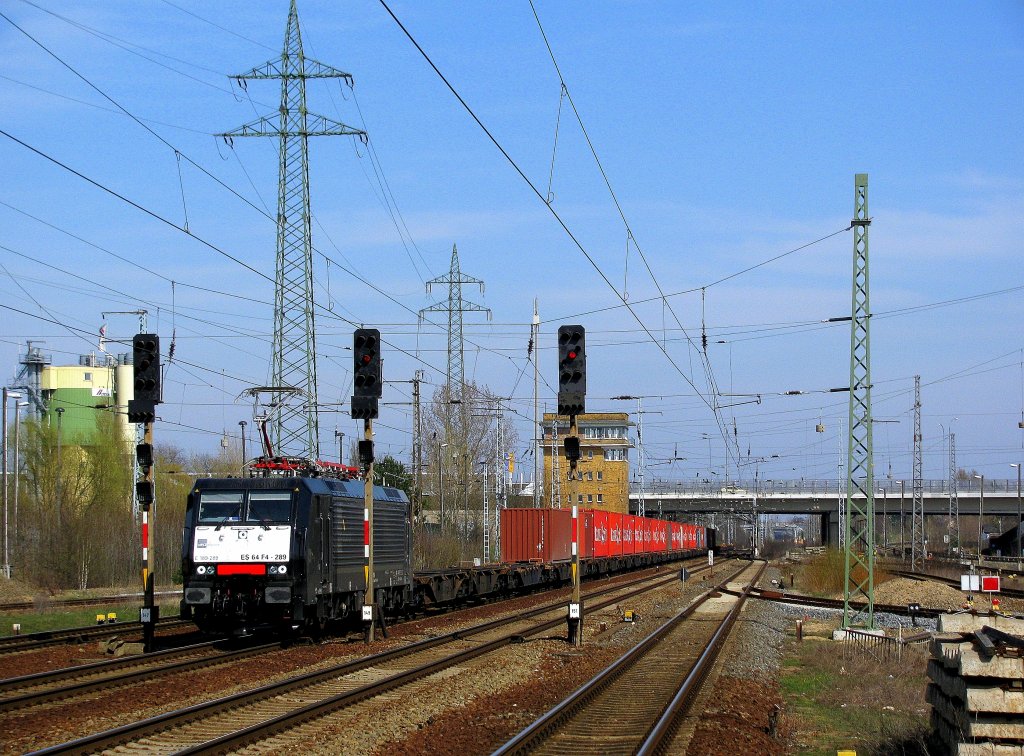 189 289 (ITL) mit einem Containerzug Richtung Genshagener Heide am 08.04.