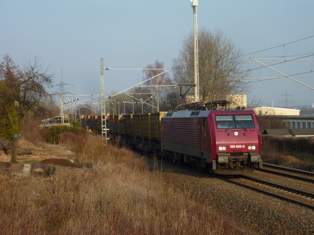 189 800 mit dem Kokszug auf dem Weg nach Glauchau wo dann die Wagen von 112 708 in Gewerbegebiet nach Lichtenstein gebracht werden. Gr�na denn 21.3.12