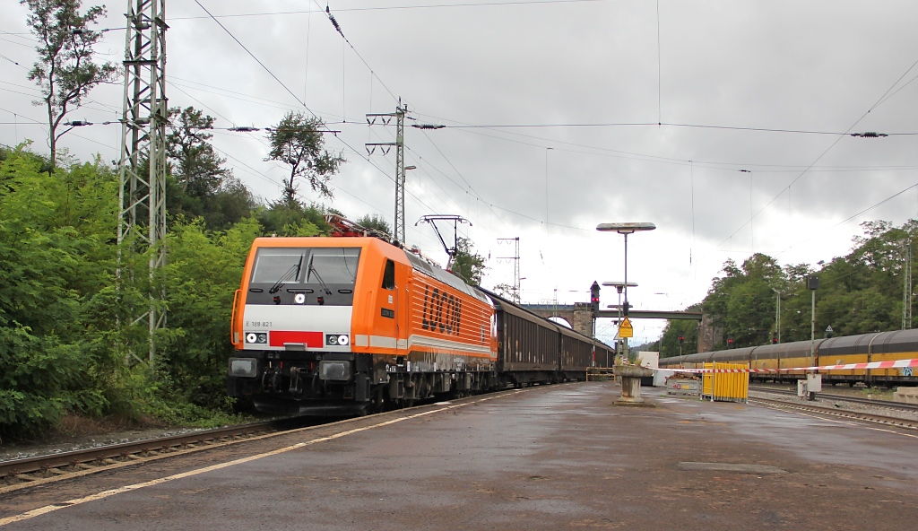 189 821 (Locon 502) mit H-Wagenzug in Fahrtrichtung Norden. Aufgenommen am 26.08.2012 in Eichenberg.