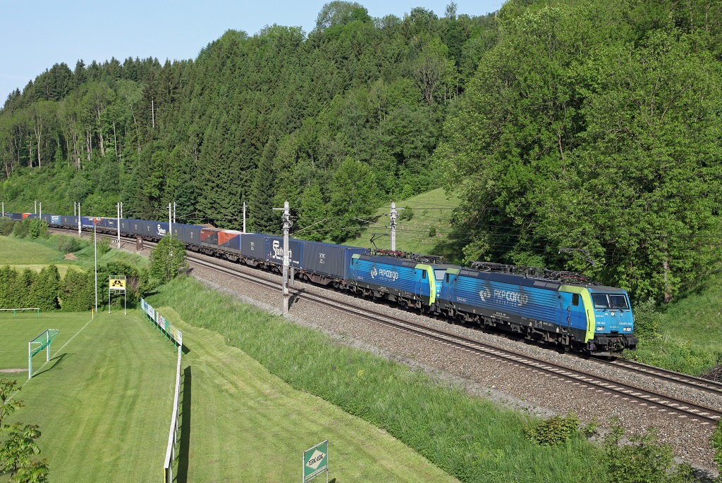 189 842 + 189 153 mit Zug 41088 bei Langenwang am 19.05.2013