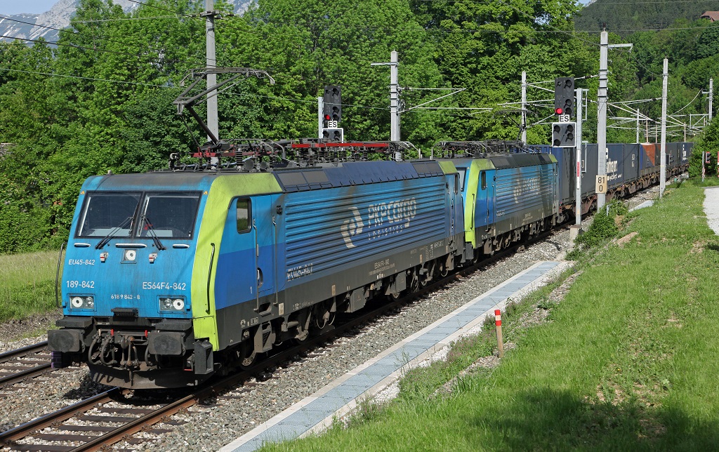 189 842 + 189 153 mit Zug 41088 bei Payerbach am 19.05.2013.