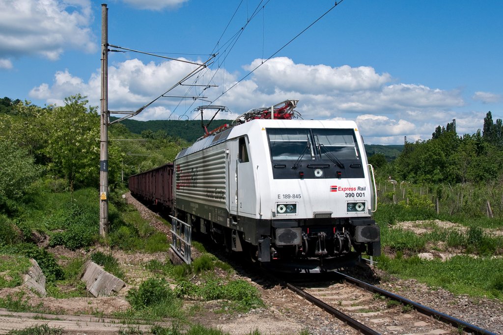 189 845  Express rail  kurz vor Bratislava Hauptbahnhof, am 13.05.2013 bei Bratislava-Mlada-Garda.