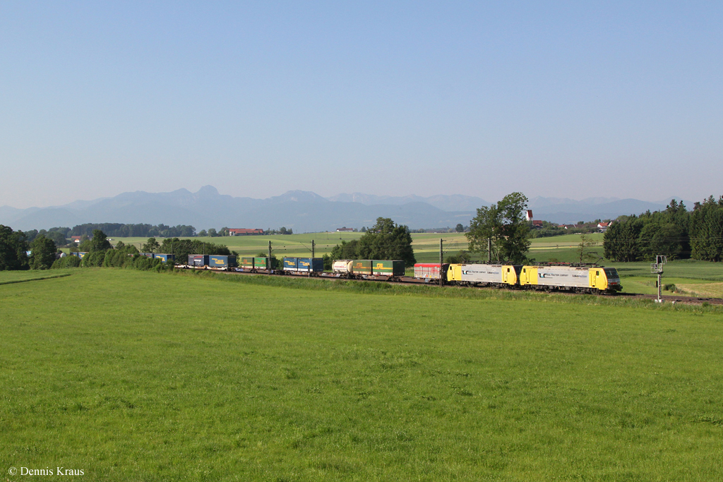 189 903 und 902 mit einem KLV Zug am 18.06.2013 bei Ostermnchen.