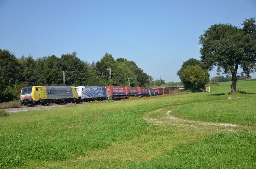 189 904 und 185 663 in Haus bei Ostermnchen.
Aufgenommen am 31.08.2011