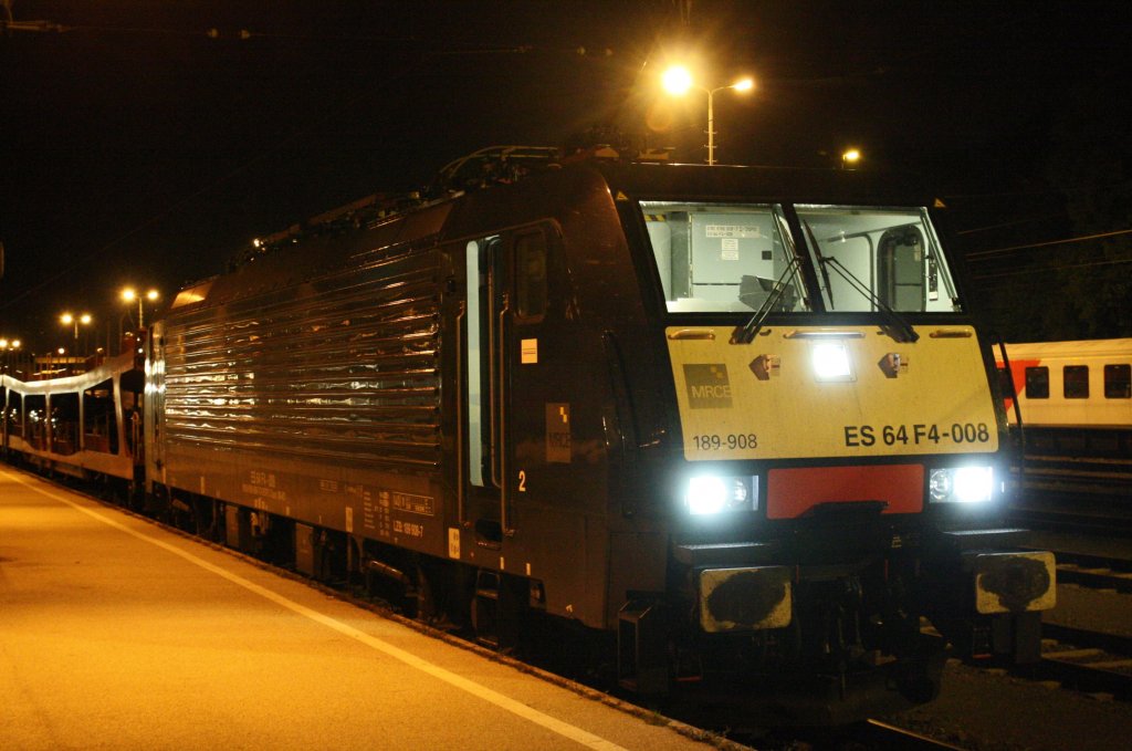 189 908-7 steht am 15.9.2012 mit Autoreisezug Innsbruck-Dsseldorf/Berlin-Wannsee im Bahnhof Kufstein mit 25 min Versptung. Grund war eine technische Strung der BB in Innsbruck. Gre an den netten TF.