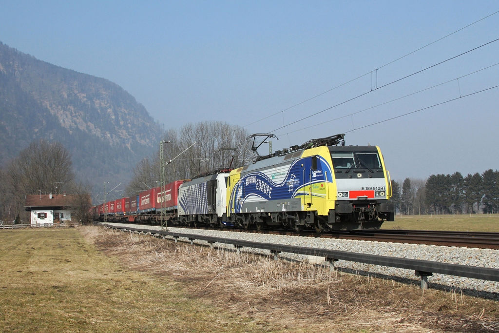 189 912 + 917 mit DGS 43139 am 05.03.2011 bei Niederaudorf.