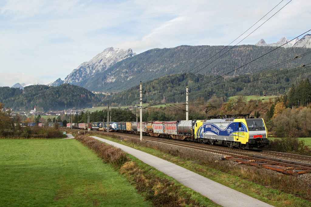 189 912 mit einem KLV Zug am 03.11.2012 im Inntal bei Terfens.