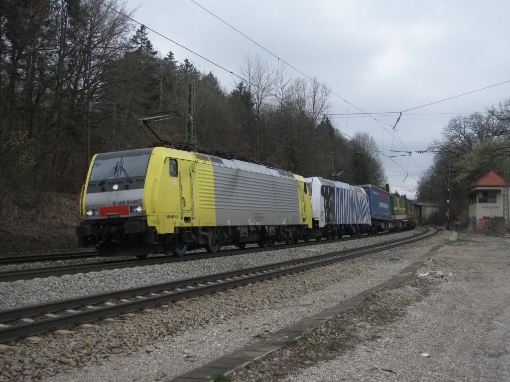 189 914 und 185 661 durchfahren hier Assling am 01.04.2010
