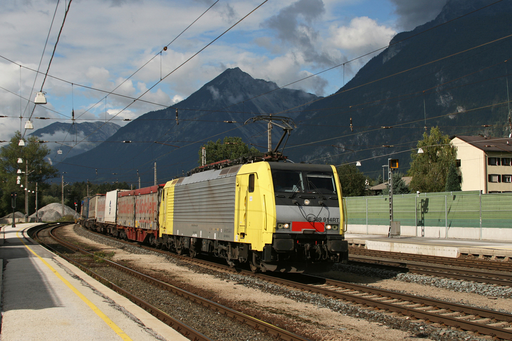 189 914 mit einem KLV Zug am 10.09.2010 in Brixlegg.