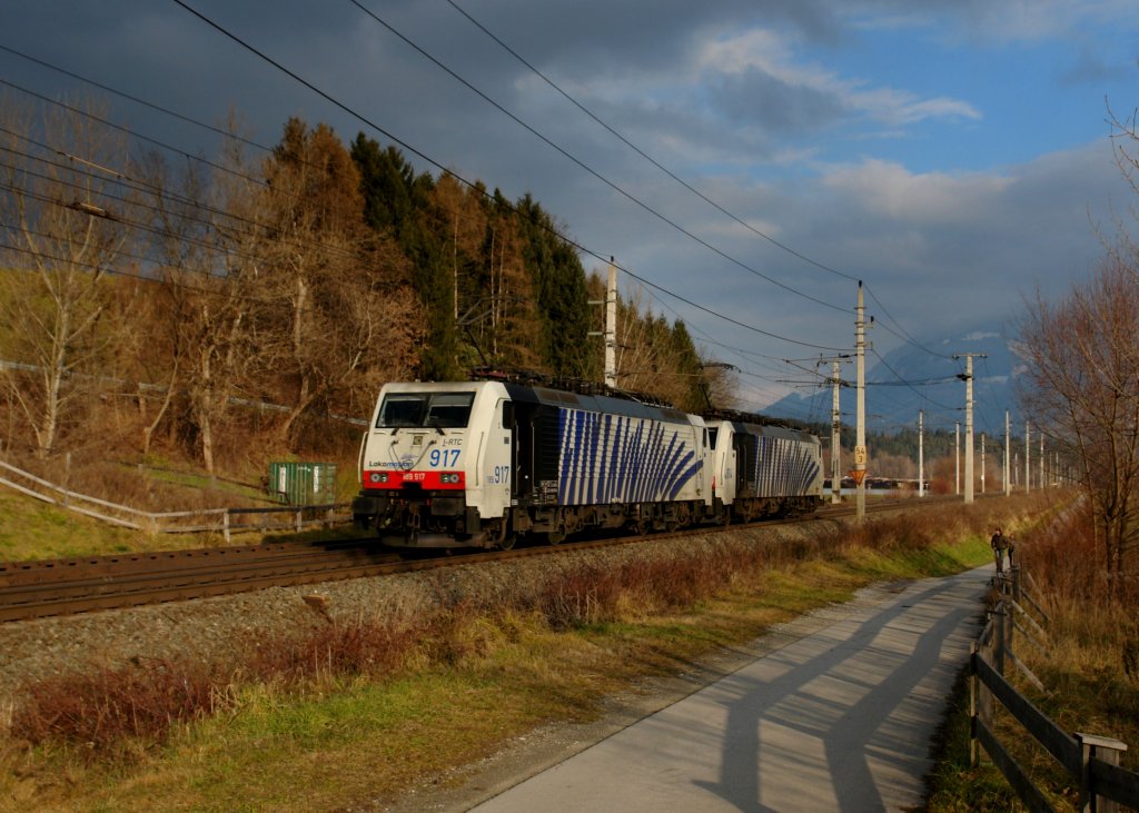 189 917 + 189 914 bei einer Lz-Fahrt am 01.12.2012 bei Terfens.