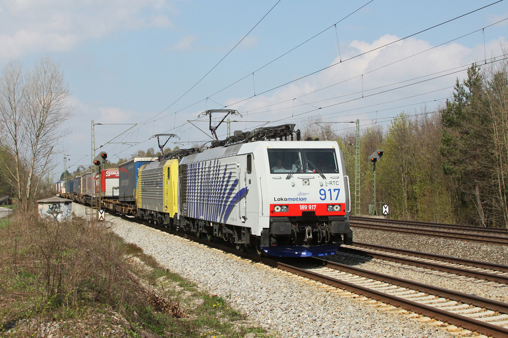 189 917 + 90x mit DGS 43129 zwischen Haar und Vaterstetten. 16.04.2011.