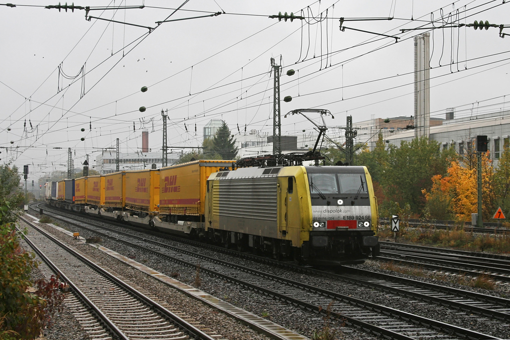 189 924 mit einem KLV Zug am 17.10.2010 am Heimeranplatz.