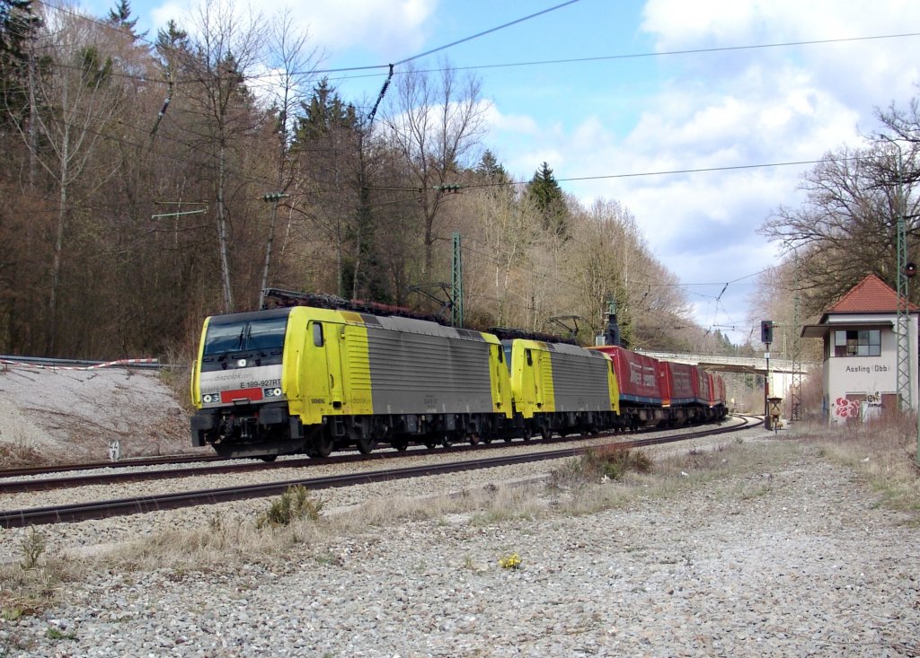 189 927 + 189 9xx mit dem Winner-KLV am 29.03.2008 unterwegs bei Assling.