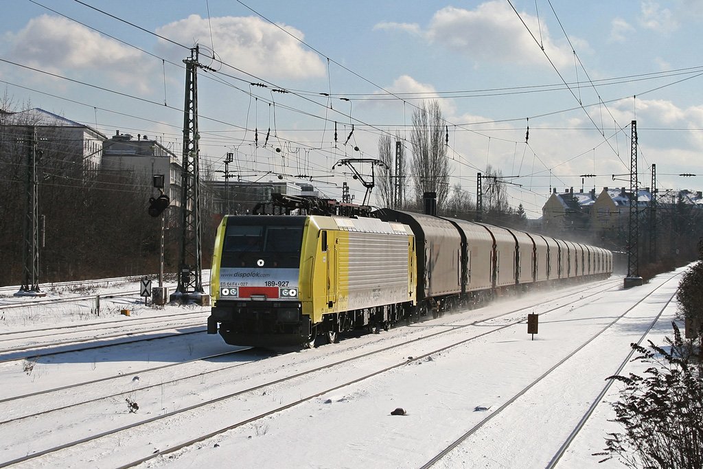 189 927 mit einem Ganzzug am 31.01.2010 am Heimeranplatz.