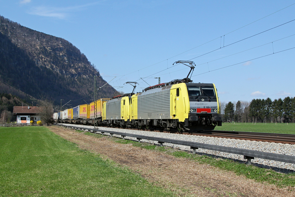 189 930 + 189 202 mit KLV Zug am 01.04.2012 bei Niederaudorf.