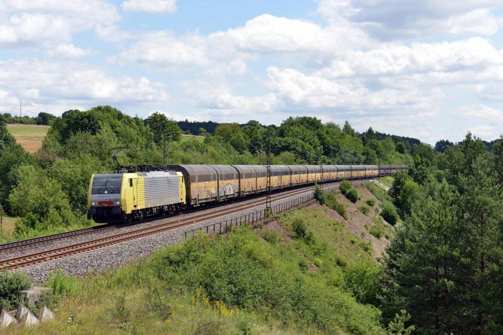 189 930 mit einem ARS-Altmann nach Bremen am 09.07.2012 unterwegs bei Laaber.