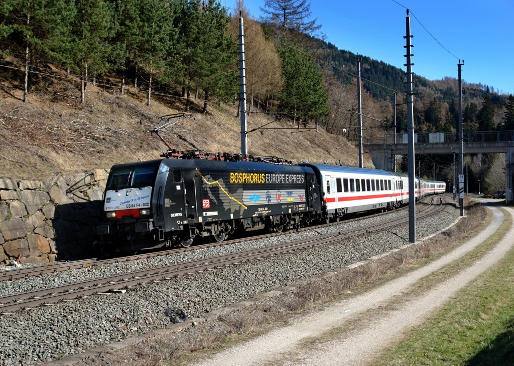 189 932 mit EC 84 am 07.04.2012 unterwegs bei Matrei am Brenner.