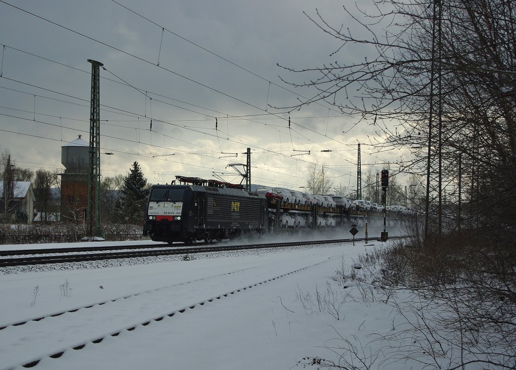 189 935 (ES 64 F4-035) fr PCT mit Autozug in Richtung Norden durch Eschwege West. Aufgenommen am 09.12.2010.