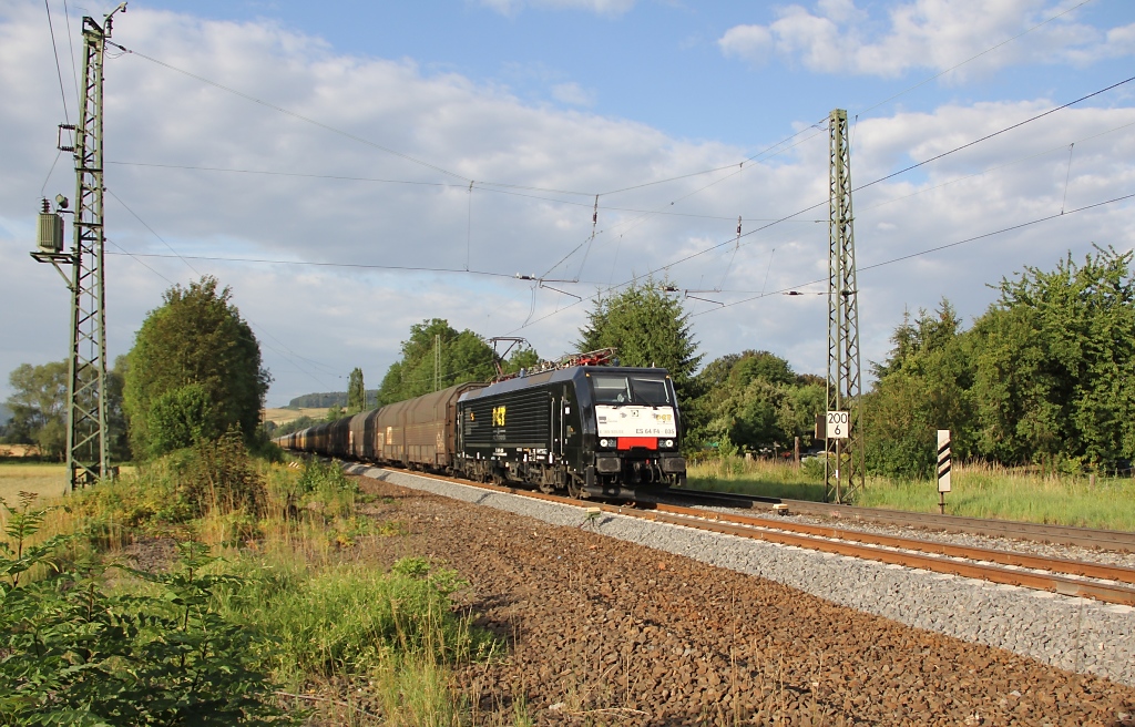 189 935 (ES 64 F4-035) mit geschlossenen ARS Autotransportwagen in Fahrtrichtung Norden. Aufgenommen am 07.07.2011 am B Eltmannshausen/Oberhone.