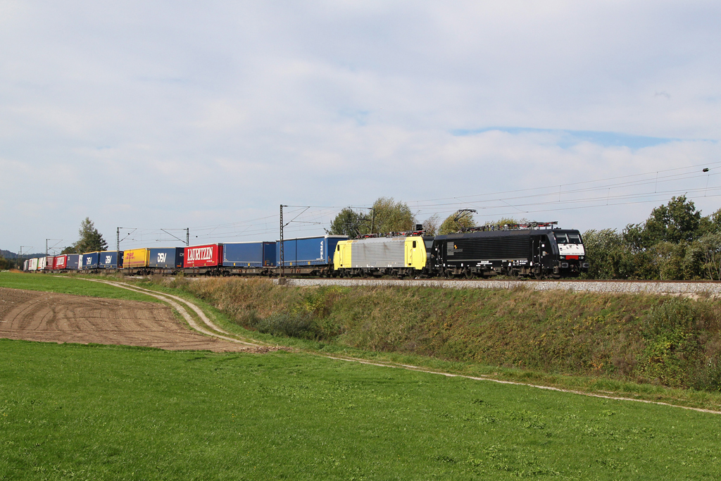189 938 + 189 926 mit einem KLV Zug am 06.10.2012 bei Osterm�nchen.
