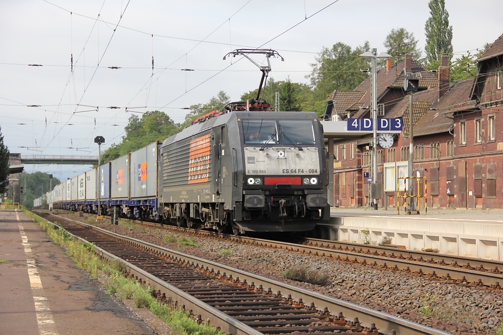 189 984 (ES64 F4-084) von Locon ist am 29.07.2011 auf dem Weg Richtung Norden.
Aufgenommen in Eichenberg.