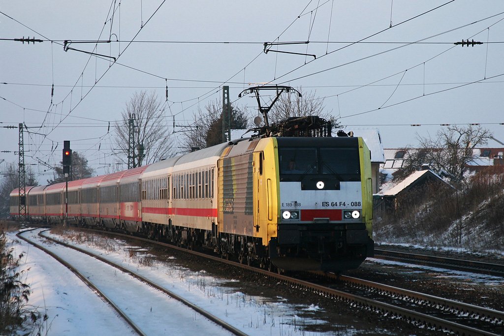 189 988 mit EC 83 am 16.01.2010 in Ostermnchen.