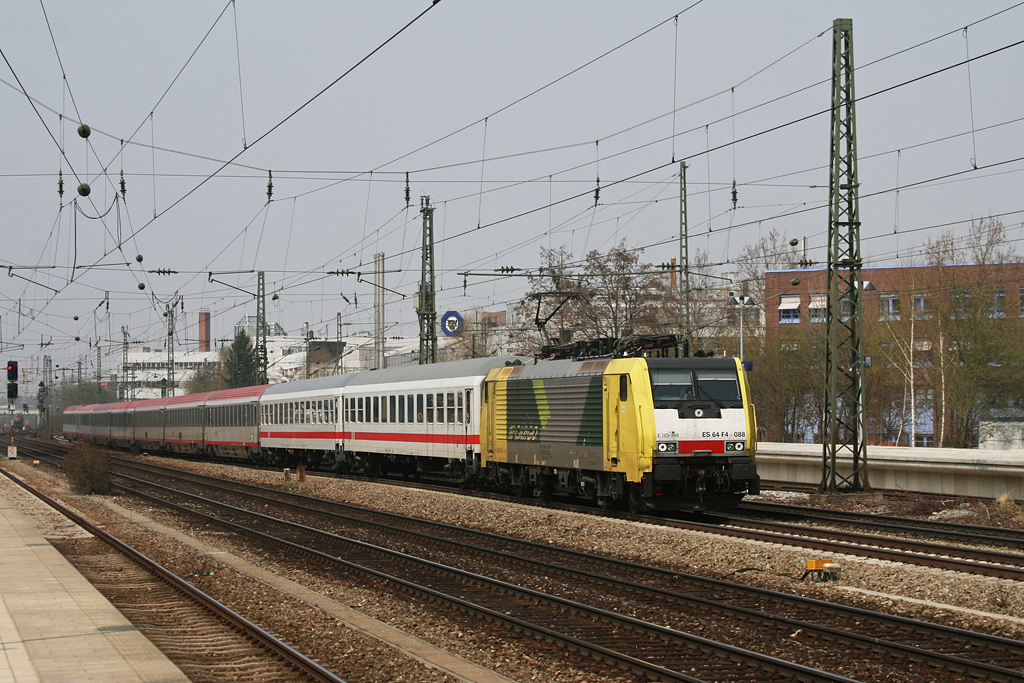 189 988 mit EC 89 am 09.04.2010 am Heimeranplatz in M�nchen.