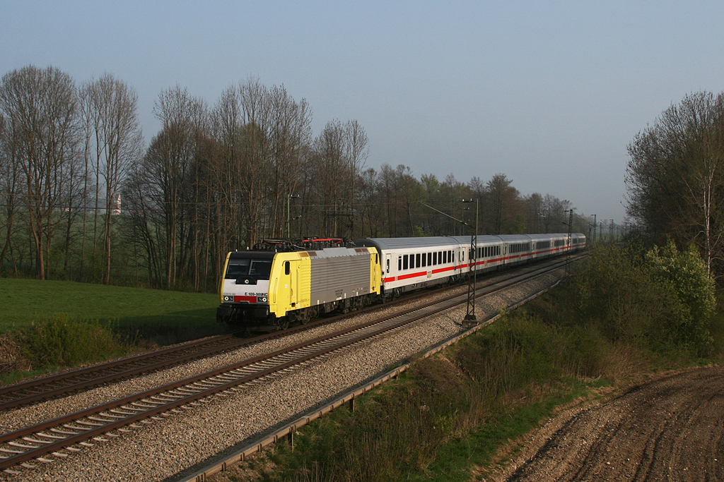 189 989 mit EC 81 am 24.04.2010 bei Gutmart.