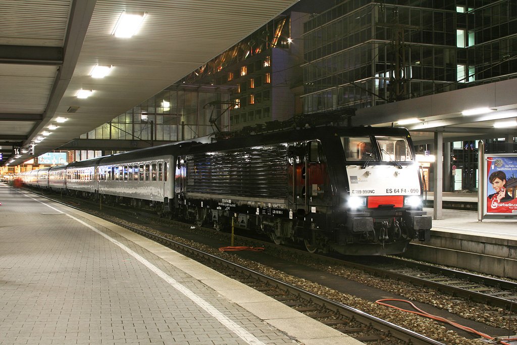 189 990 mit EC 189 am 28.12.2009 in Mnchen Hbf.