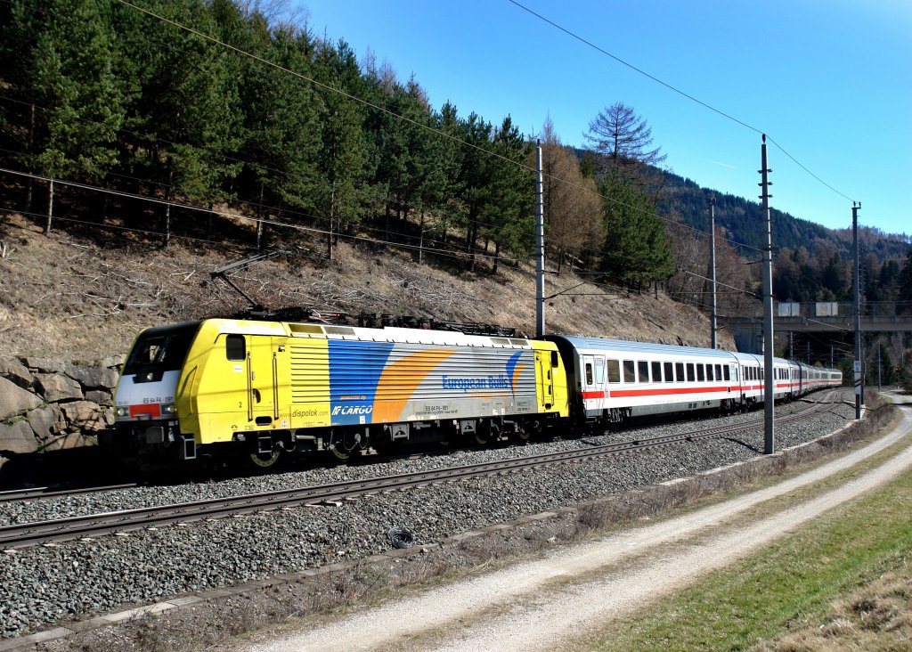 189 991 mit EC 80 von Bozen nach Mnchen Hbf am 07.04.2010 unterwegs bei Matrei am Brenner.