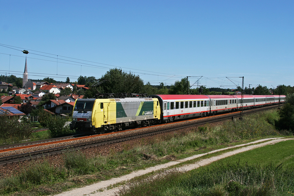 189 993 mit EC 88 am 26.08.2010 bei Ostermnchen.