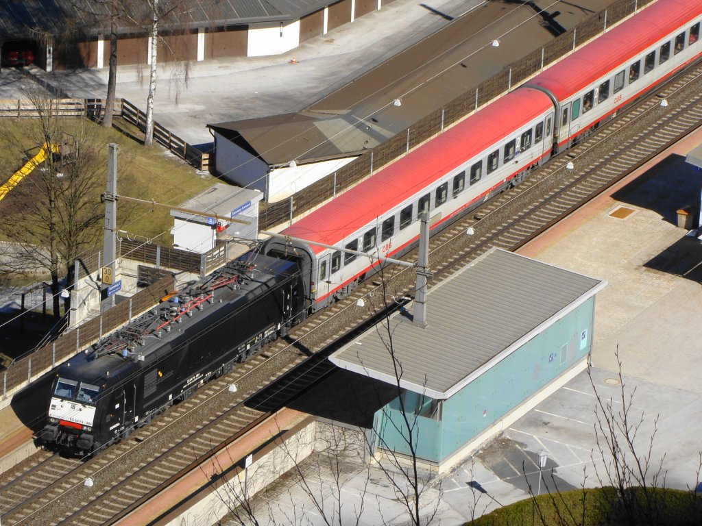 189 994 mit BB-DB EC bei Rattenberg-Kramsach Haltestelle.01.03.2010