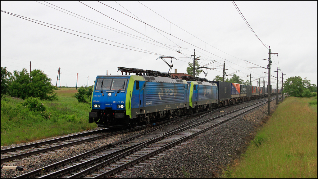189.842 und 189.153 am 31.05.13 mit dem 48089 (Bpa - Tbv) bei Ober-Eggendorf.