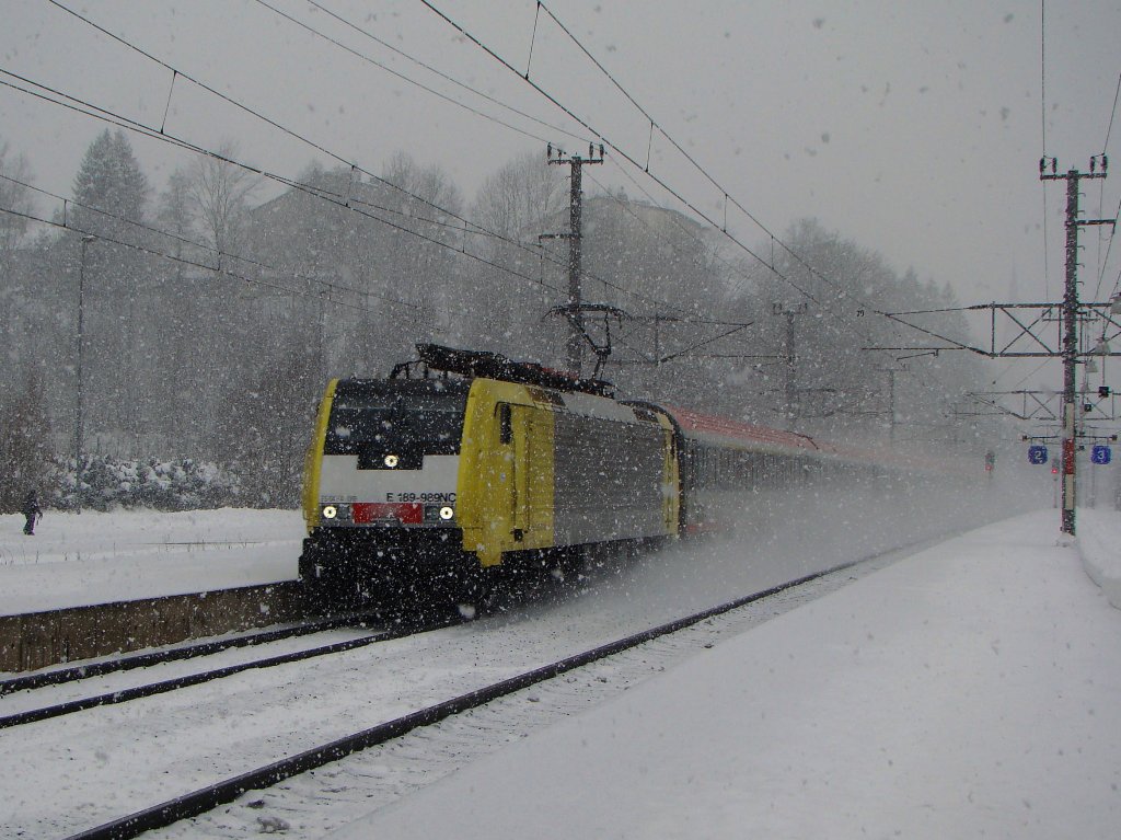 189.989 bespannt BB-DB EC bei Kirchbichl in Tirol.02.02.2010