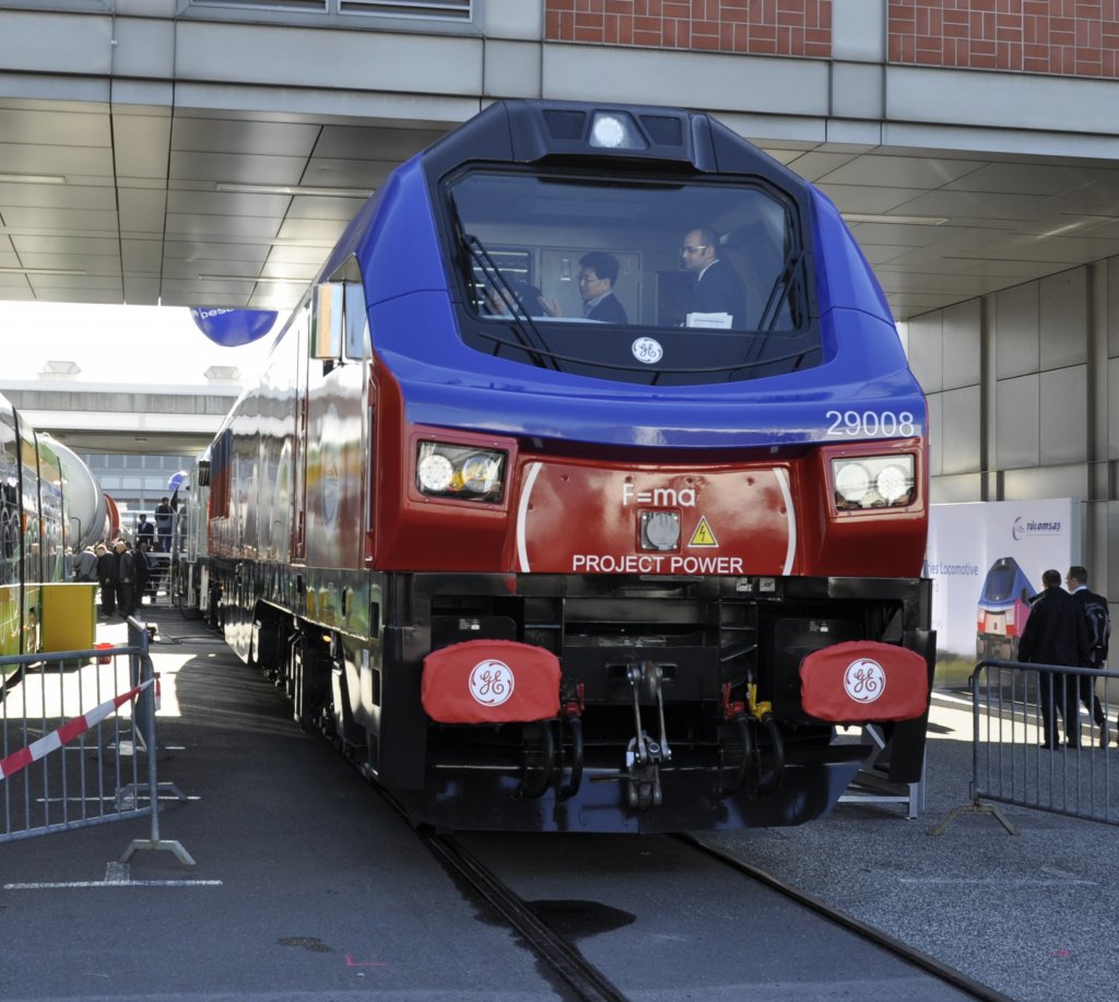19.09.12 InnoTrans Berlin ; mit etwas anderem Lokgesicht die diesel-elektr. PH37ACAi aus der PowerHaul Series von General Electric