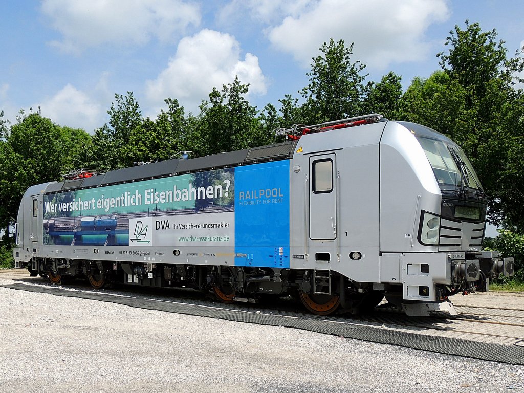 193 806-7 von RAILPOOL wurde anlsslich der Transport-Logistic2013 auf das Mnchener Messegelnde geschoben; 130607