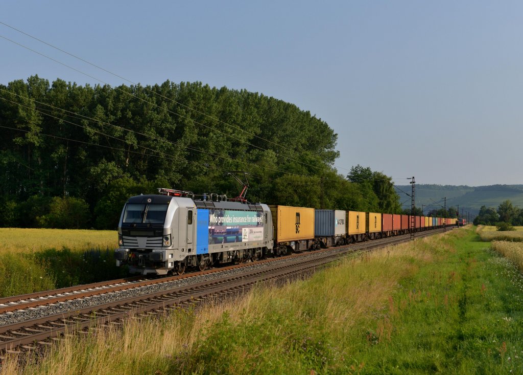 193 806 mit einem Containerzug am 06.07.2013 bei Himmelstadt.