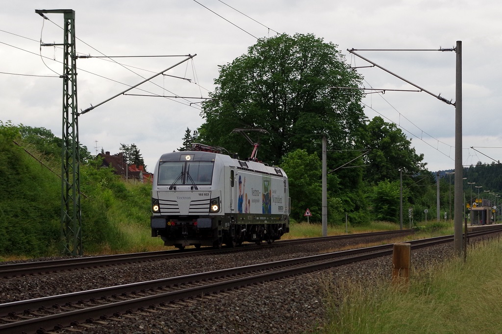 193 922 Metrans am 26.06.2013 solo in Stockheim gen Probstzella. 