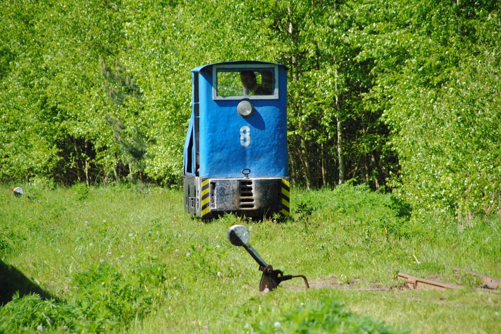 19.5.2013 10:20 Lok 8 der Museumsbahn Kateřina beim Umfahren des Sonder(personen)zugs im Bahnhof Kateřina.