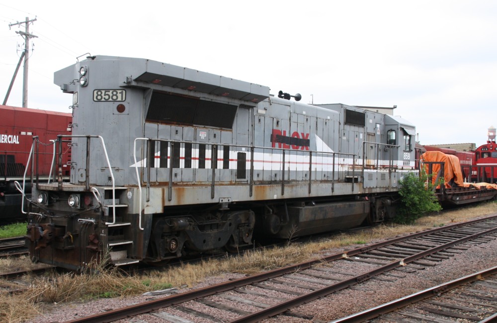 19.7.2012 St.Paul / Minneapolis, MN. Minnesota Commercial Railway #8581(Relco-RLCX Dash 8 / B39-8E), aus dem Empire Builder fotografiert.
