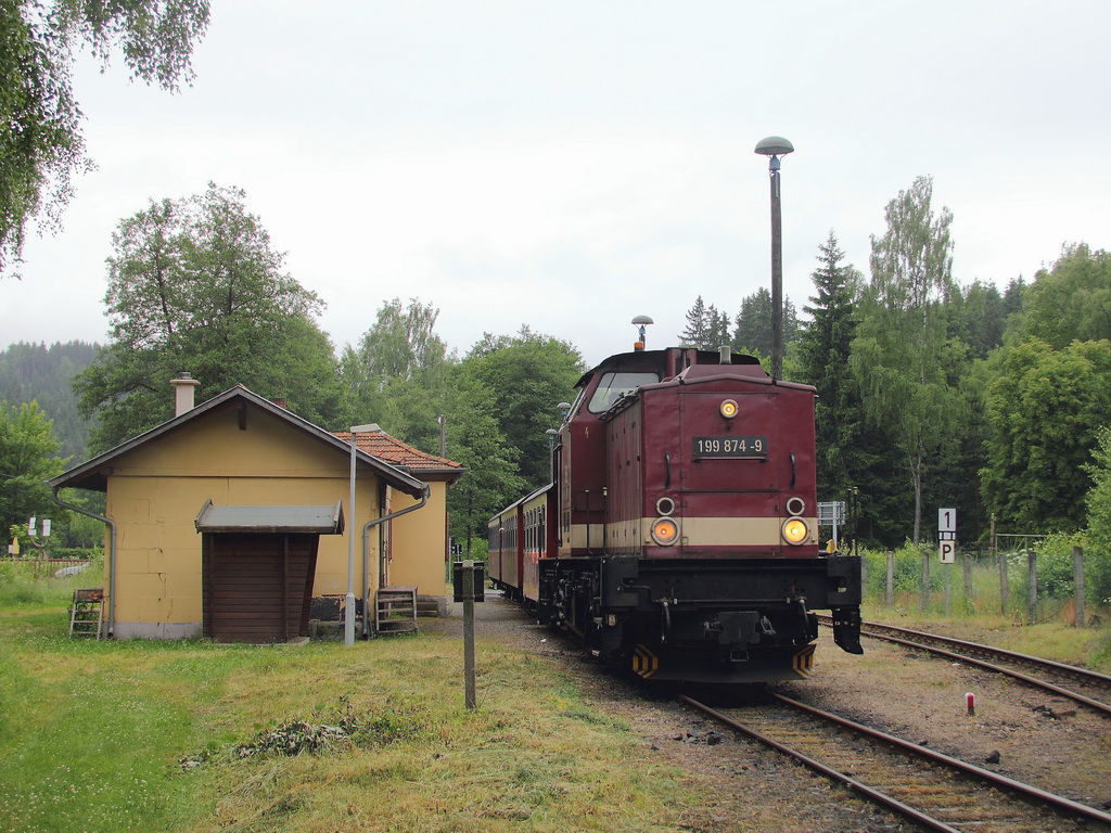 199 874-9  mit HSB N 89402  in der Station Silberhtte am 29. Juni 2013.