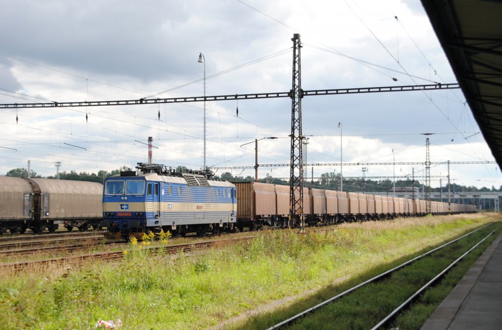 19.9.2010 14:47 ČD Cargo Baureihe 363 044-9 steht mit einem Gterzug abgestellt im Bahnhof Cheb.