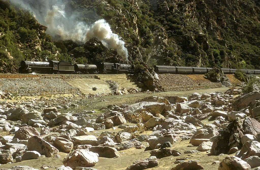 19B-1412 + GMAM-4122  bei Toorwater  29.08.01