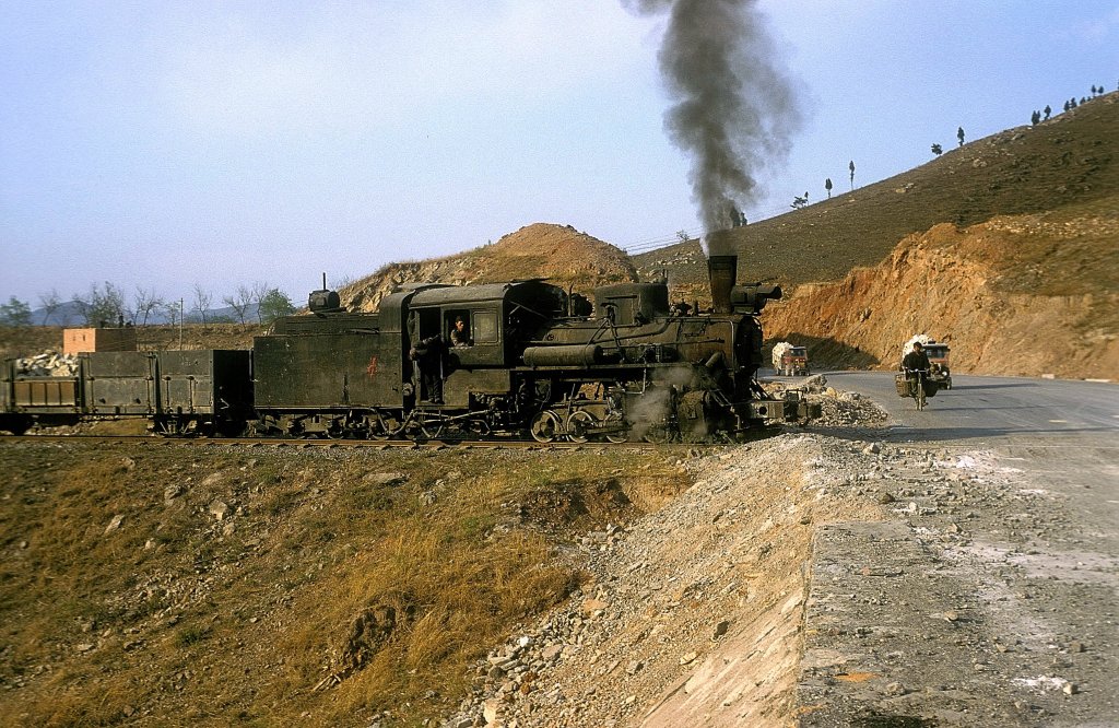 1B-009  Steinbruchbahn Tangzian  bei Bai`he  26.04.00