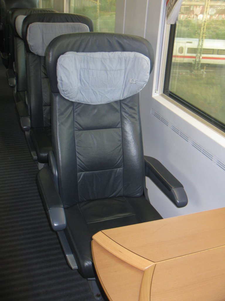 1.Klasse im ICE 890 auf der Fahrt von Leipzig Hbf am 21.10.11. Bin selbst von Wittenberge nach Hamburg Altona mitgefahren.